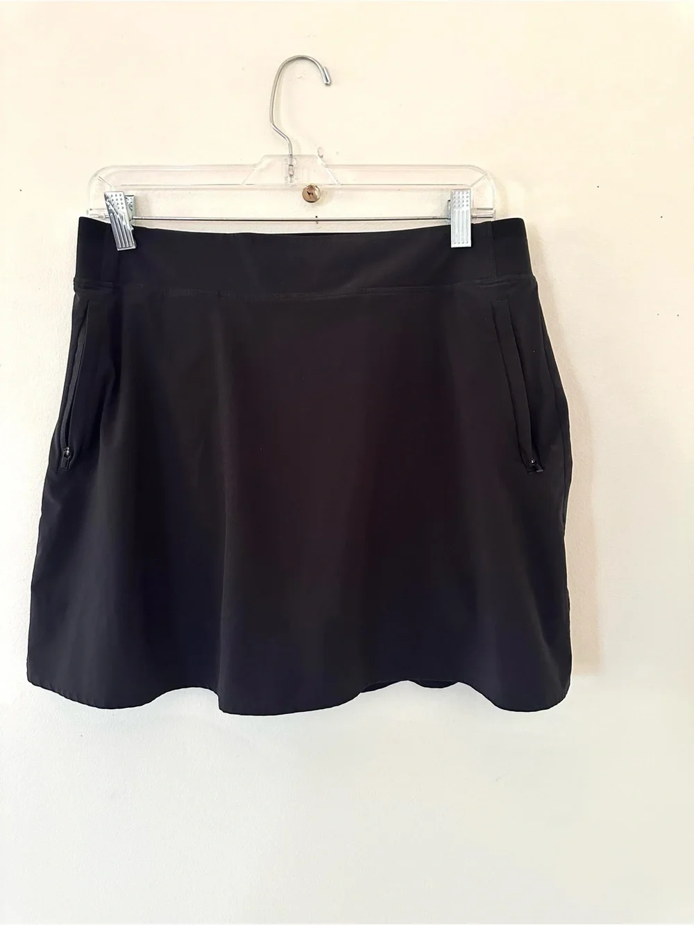 Athleta Soho skort in black color, in size 12